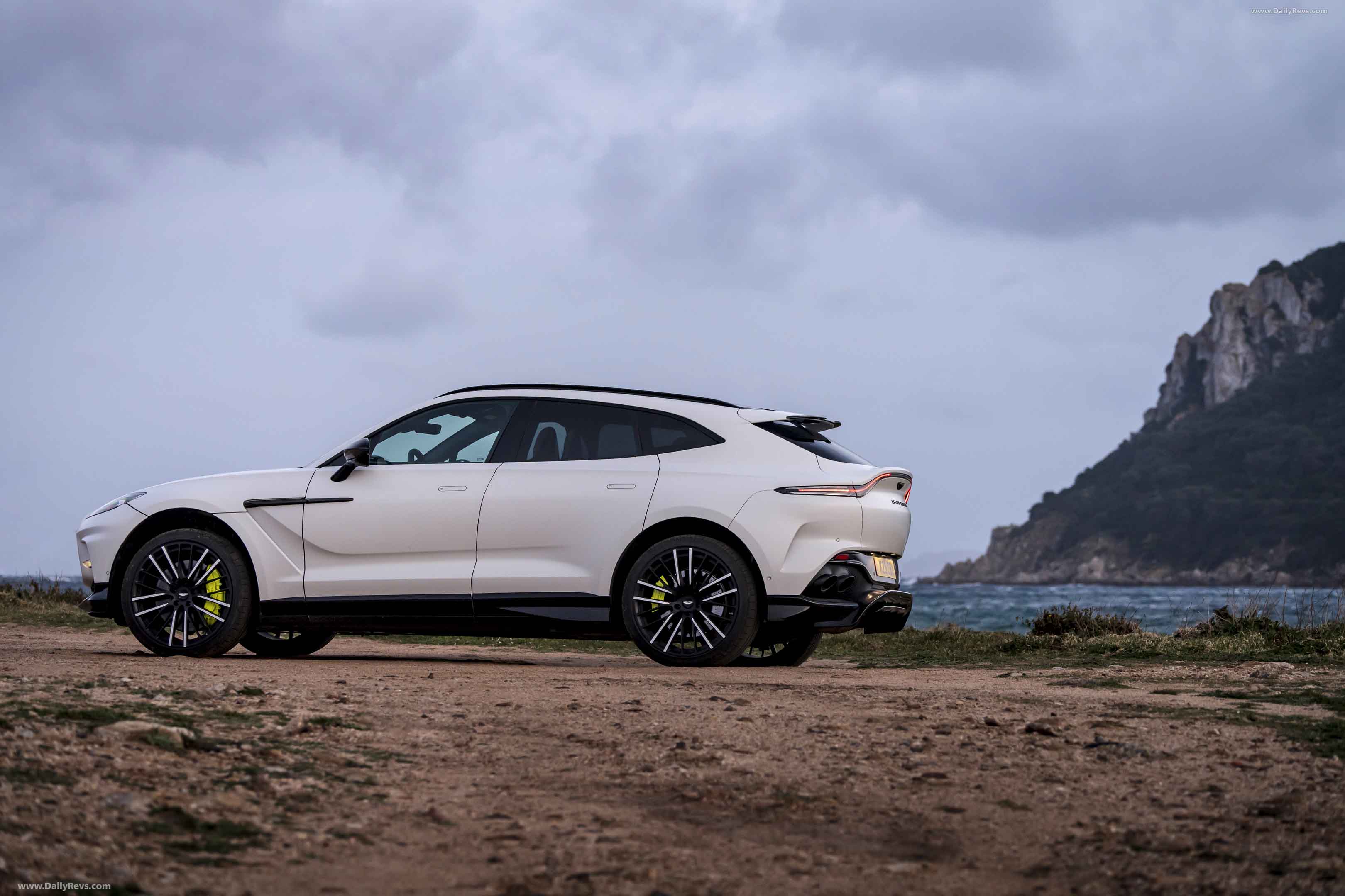 2023 Aston Martin DBX707 Satin Neutron White Stunning HD Photos 2023 Aston Martin DBX707 Satin Neutron White Stunning HD Photos